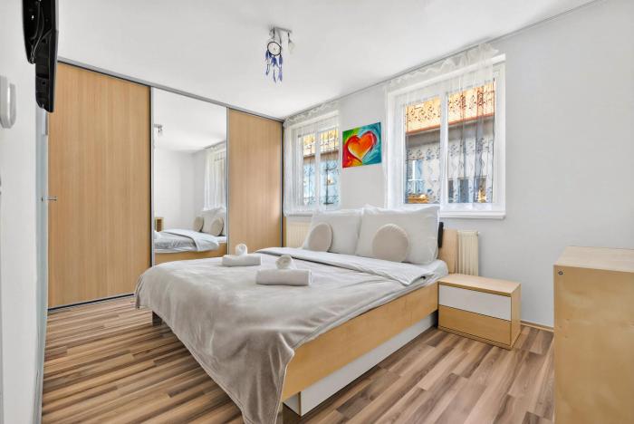 Homely Apartment with Balcony - Central BA
