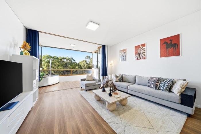 Rhodes water side retreat, Pool & Sauna