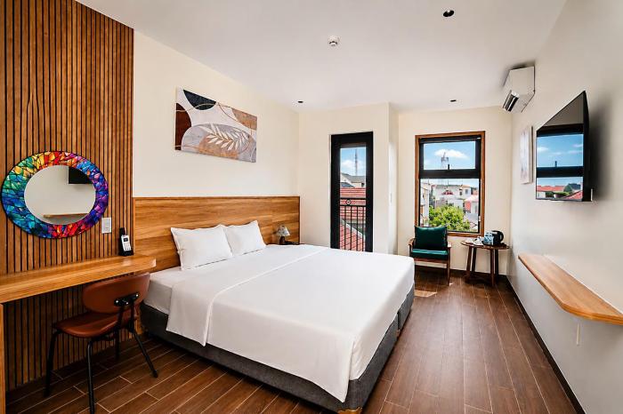 Rosalie II Quang Binh Hotel