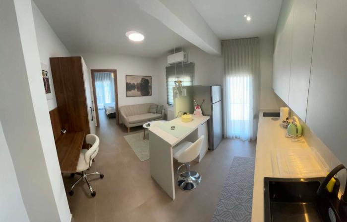 Konstantinos City Apartment