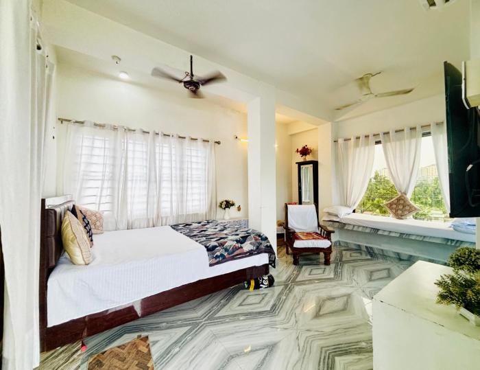 Karans Crib with Netflix, AC & Private Rooftop