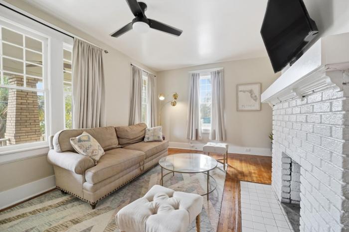 Charming Springfield Unit w Skyline Patio & AC