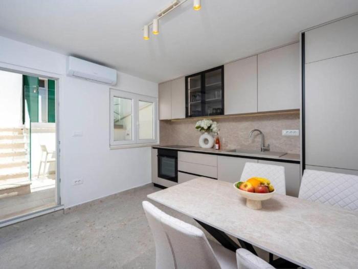 Apartman Dolce - Apartment With Terrace And Balcony