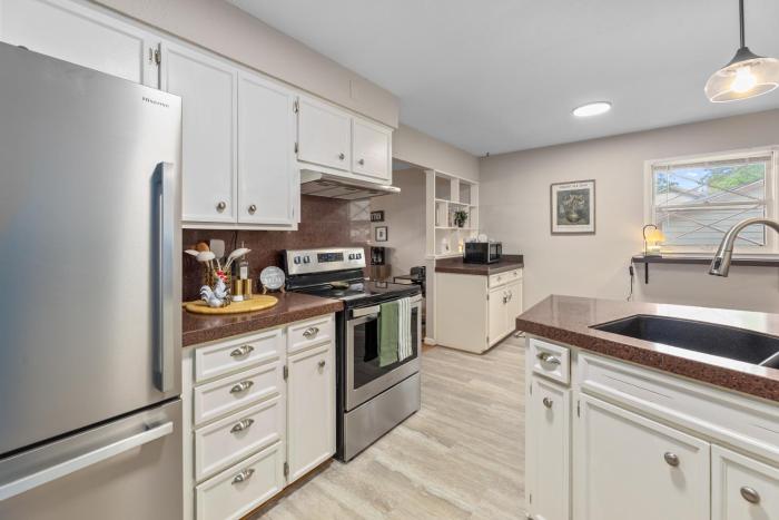 Quiet Neighborhood West Side Location W W&D