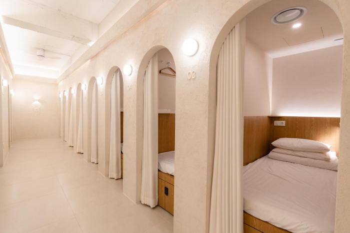 THE ARCH No Bunk Beds, Jongno 30s to Metro