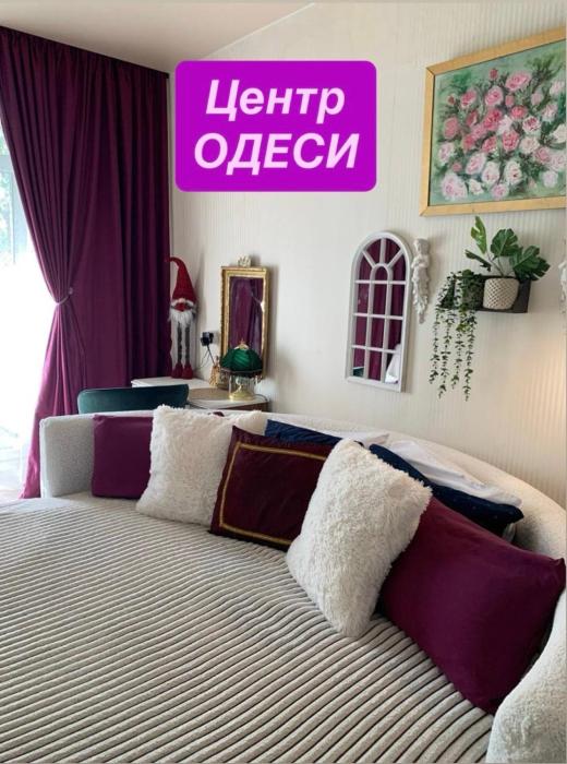Квартира в центрі з балконом на Утьосова !