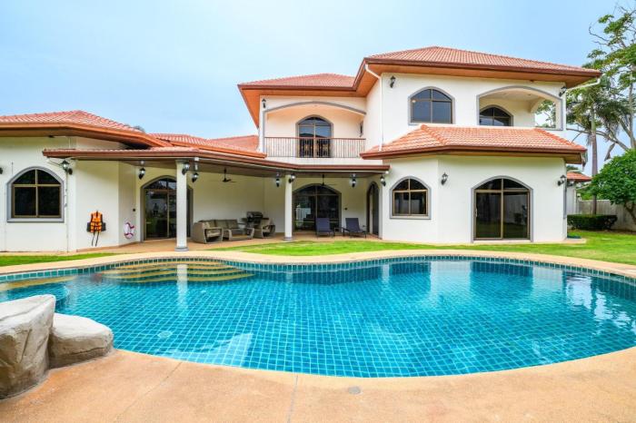 Luxury 5BR Spanish Villa East Pattaya (EP1)
