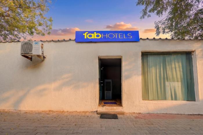 FabHotel Aavkar