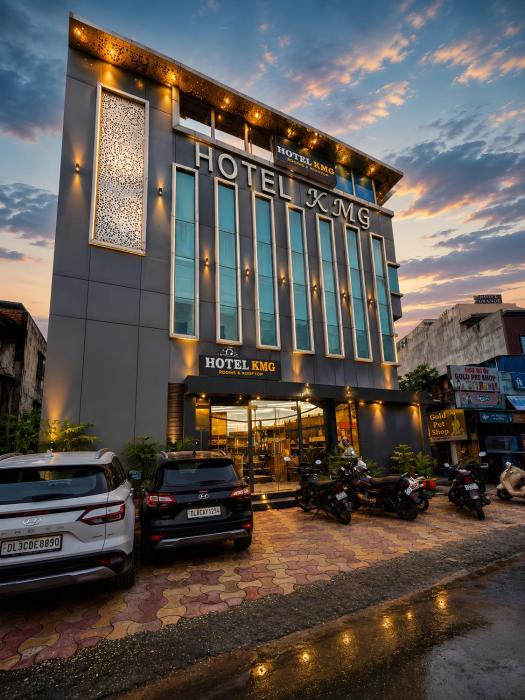 Hotel KMG Air Cooled,Zirakhpur Chandigarh ,Couple first choice ,verified hotel