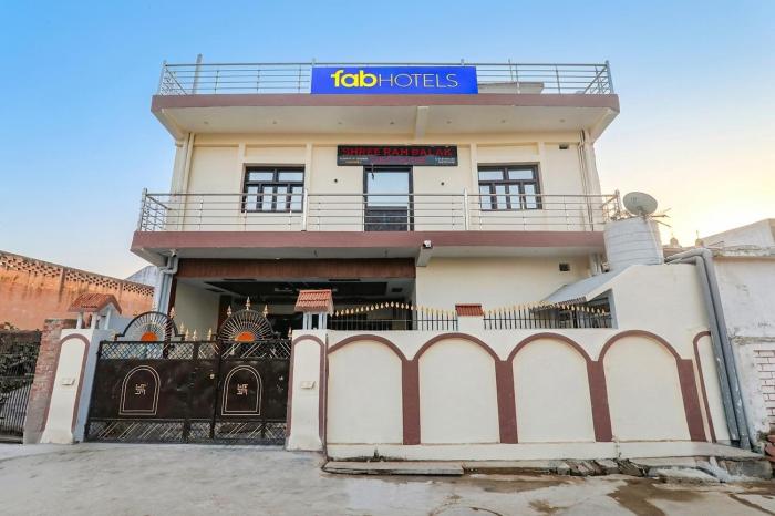 Fabhotel Awadh Inn - 600 m from Ram mandir