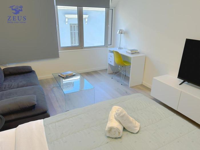 Plaka Suite Next to Acropolis by Zeus Suites
