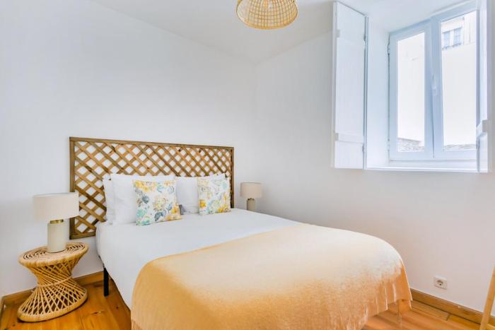 Santana 2BR, Steps from Downtown – Explore Lisbon on Foot