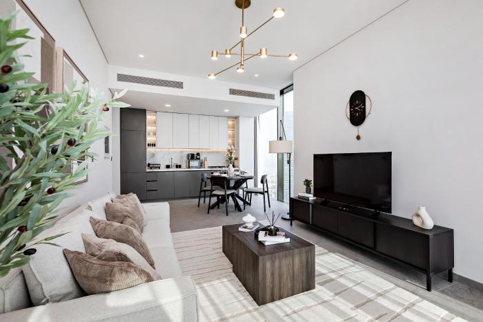 Peninsula Four 1BR with Canal Views
