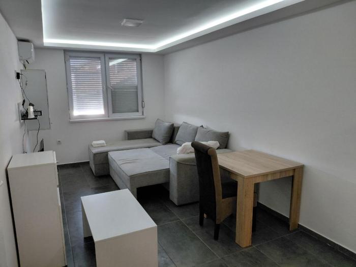 Defakto Apartment