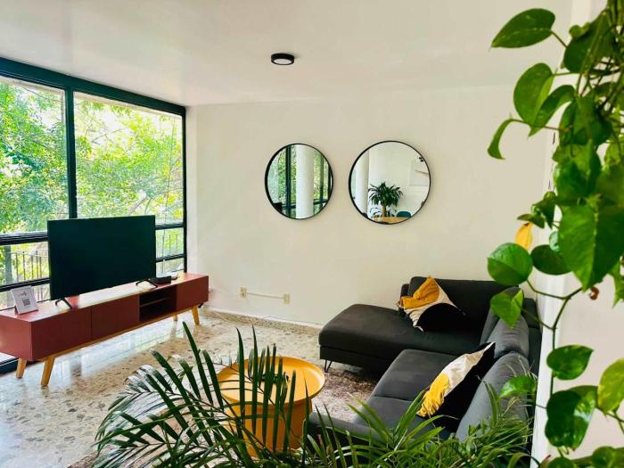 FAST WIFI, Beautiful PH steps away from Masaryk