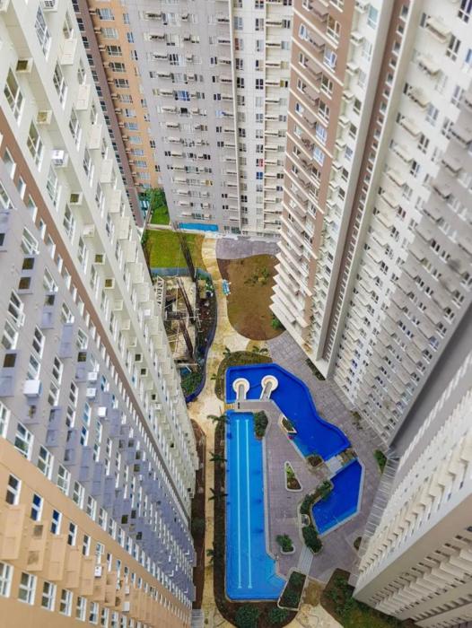 Spacious 2BR Condo Unit at Pioneer Woodlands - MRT Boni Station, Mandaluyong City