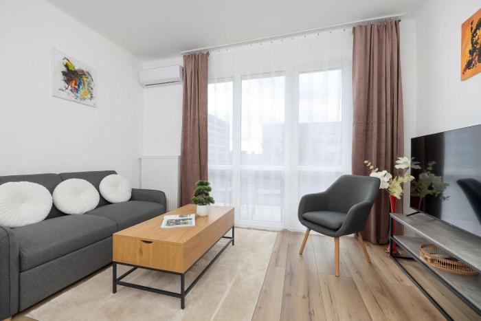 Elegant Apartment in Cracow with Balcony and Air Conditioning by Noclegi Renters