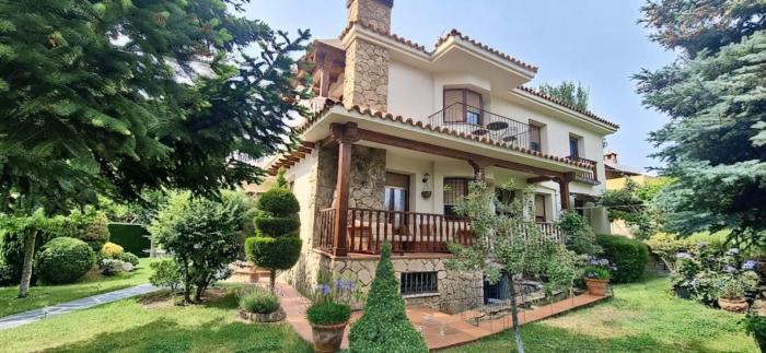 La Casa Del Abeto Azul