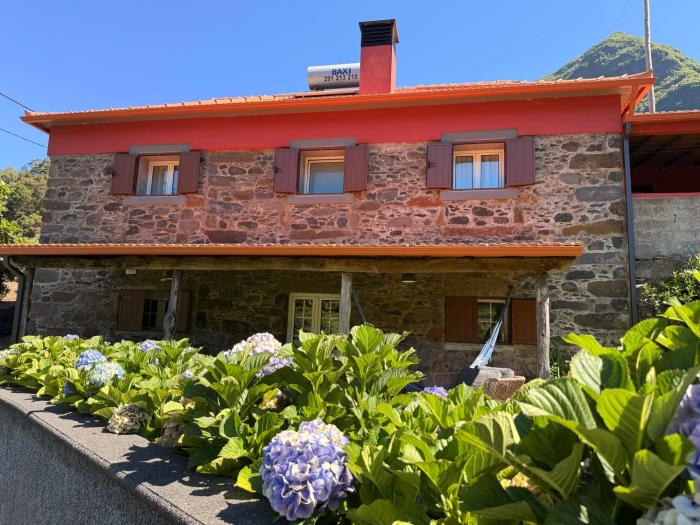 Madeira Bird House - House in the Mountains With Garden