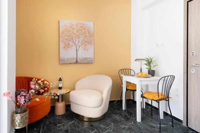 Bright Apartment with Spacious Balcony in Pagkrati