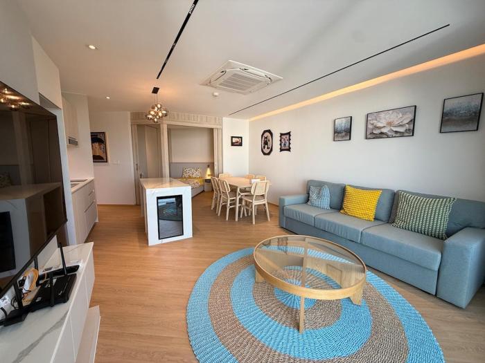 Brand new Lake View 3 Bedroom Aqua free pool &gym