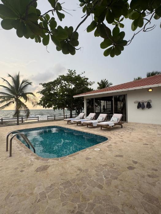 House on El Francés beach, oceanfront