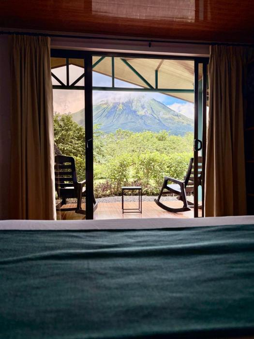 Boutique Villa with Jacuzzi & Stunning Arenal Views Villa Luna 1
