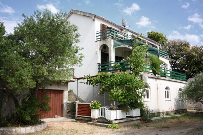 Apartments by the sea Banjol, Rab - 4968