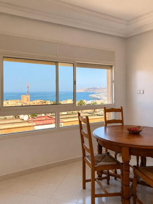 Spacious apartment with sea view