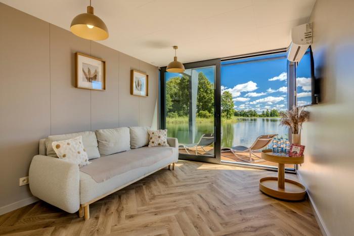 Houseboat - Dom na wodzie
