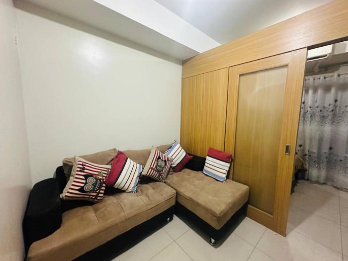 Happy 1-Bedroom Condo with balcony facing pool tower facing MOA