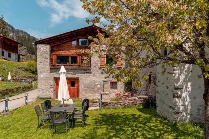 Sunny, rustical 5 room cottage in Valposchiavo
