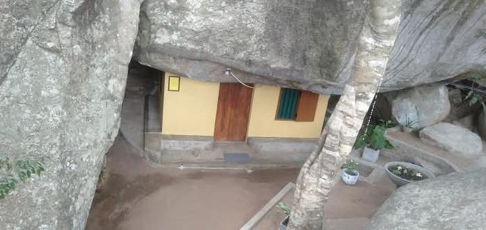 Thalpathwewa Cave Temple
