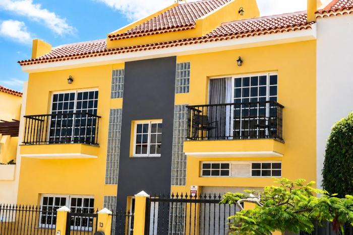 Casa Totalmente Renovada en Zona muy Tranquila!!! Vistas al Mar y Montaña