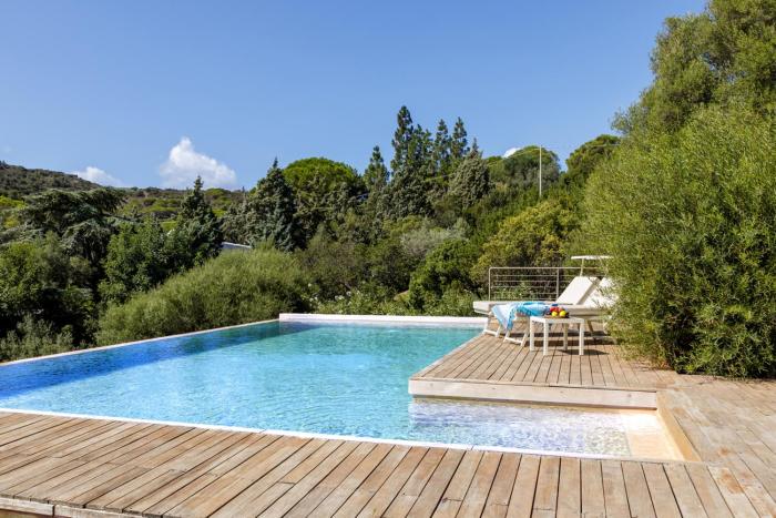 Villa Patrizia con Piscina e parco area Chia