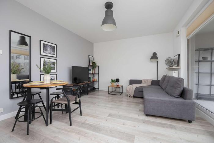 Warsaw Cozy Apartment with Parking and Garden by Noclegi Renters