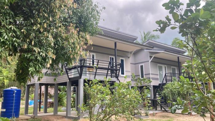 Thai House Cozy Island Stay with Garden View