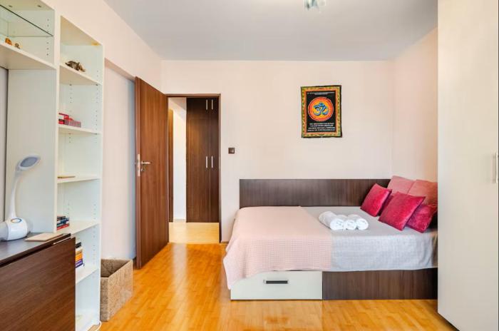 Quiet two-bed flat in a green area
