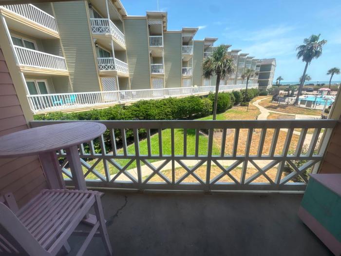 Ocean & Pool View - Hot Tubs - 2 Pools - Gym - Tennis - on seawall - Cruise Parking included shoreline stays 5108