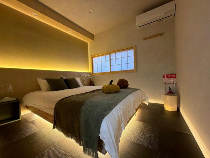 OM HigashiHira Tanimachi 9-chome station 7-minute walk Japanese-style inn 2 train stops to Namba