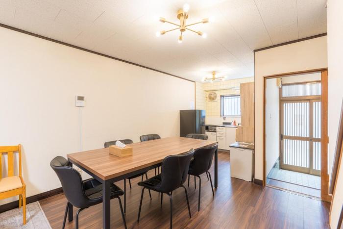 6 Bedrooms & 9 Beds Up to 14 Guests