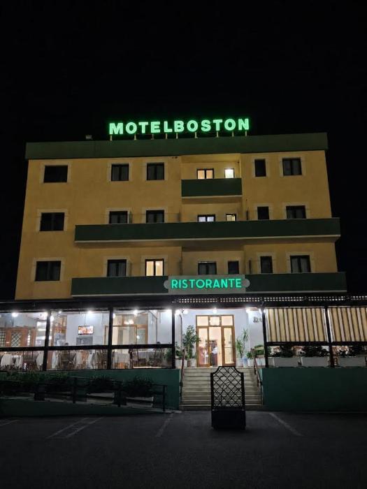 Motel Boston