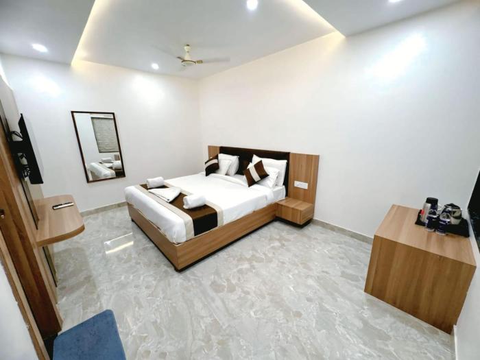 Hotel Royal Plaza - Laxmi Nagar Metro Station