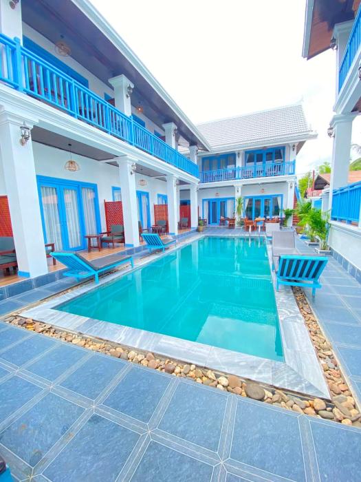Sadakham Royal View Hotel & Travel