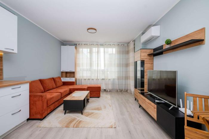 Modern 1BR with Balcony Steps from the University by Flаt Mаnаgеr