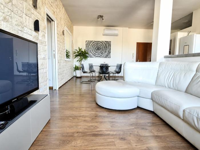 Reggio Emilia Central Design Apartment