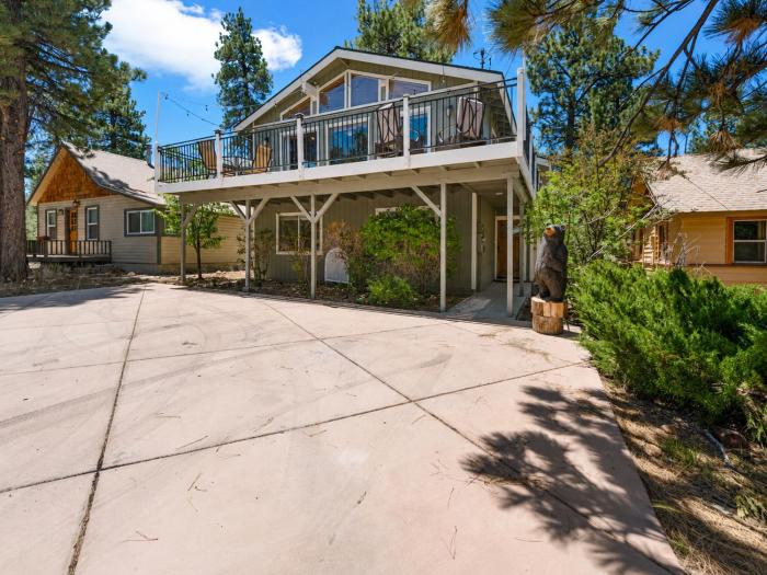 Cub Run Cabin - Spacious home close to the lake with Hot tub!