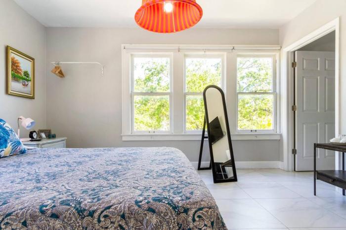 Colorful and Luminous Suite near MIA