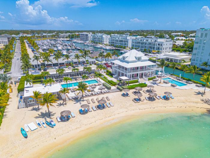 3BR Beachfront Penthouse, Private Pool, Palm Cay