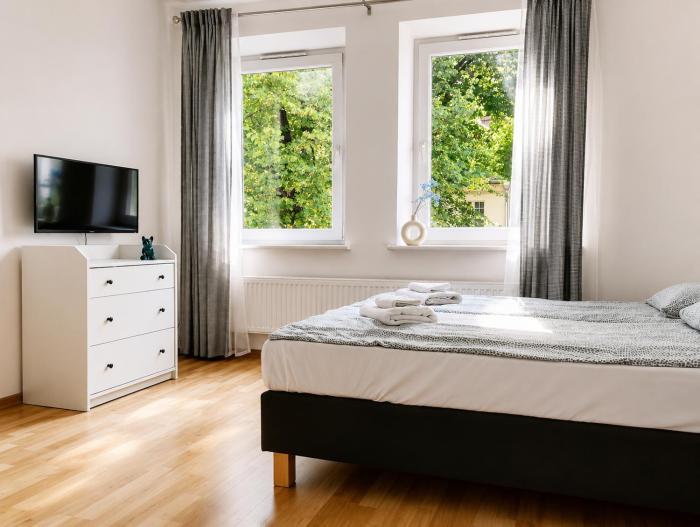 LILY APART - Ideal for groups and families near train station